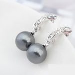  Perlenohrringe, Grau, verziert mit Swarovski-Kristallen