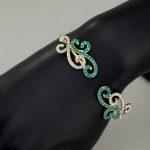  Armband mit Rankenmuster, verziert mit Swarovski-Kristallen