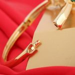  Ovales und rundes Steinarmband, verziert mit Swarovski-Kristallen