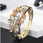  Armband mit Pflanzenmuster