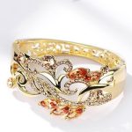  Armband mit Pflanzenmuster