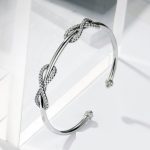  Elegantes Steinarmband, verziert mit Swarovski-Kristallen