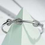  Elegantes Steinarmband, verziert mit Swarovski-Kristallen