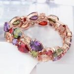  Steinarmband in Form eines Wassertropfens, mehrfarbig