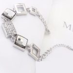  Armband mit quadratischem Muster, schwarzer Diamant, verziert mit Swarovski-Kristall