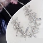 Armband mit Blumenmuster