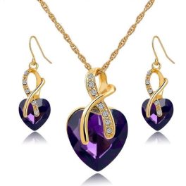    Vergoldetes, herzförmiges Set aus Ohrringen und Halskette, lila