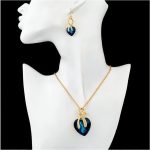 Vergoldetes, herzförmiges Set aus Ohrringen und Halskette, blau