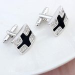 Manschettenknöpfe mit Kreuzmotiv, schwarz