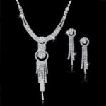  Set aus Creolen und Halskette, silberfarben