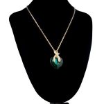  Vergoldete Halskette mit Herzanhänger, grün