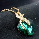  Vergoldete Halskette mit Herzanhänger, grün