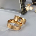 Damen-Ehering mit Wellenlinien, Edelstahl, Gold, Größe 5