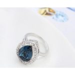  Tropfenförmiger Ring, Montana, verziert mit Swarovski-Kristallen, 6,5