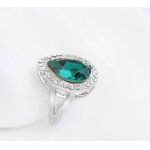  Tropfenförmiger Ring, grün, verziert mit Swarovski-Kristall, 7,5