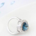  Tropfenförmiger Ring, Montana, verziert mit Swarovski-Kristallen, 8,5