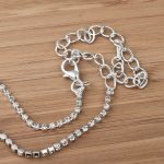  Blumenkristall-Halskette, silberfarben