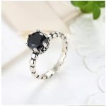 Silberring mit schwarzem Kristall, Größe 8