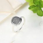 Silberring mit kleinen Kristallen, Größe 8