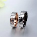 Herren-Ehering aus Edelstahl mit Herzmotiv, Größe 11