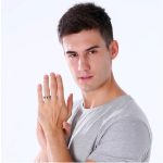 Herren-Ehering aus Edelstahl mit Herzmotiv, Größe 12