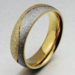 Herren-Ehering mit abstraktem Dekor, Edelstahl, Gold, Größe 9