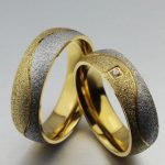 Herren-Ehering mit abstraktem Dekor, Edelstahl, Gold, Größe 10