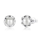 Silberne Ohrringe mit Perlen, in Form einer Blume, in silberner Farbe