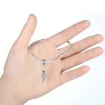  Versilberter Engelsflügel-Charm mit Zirkoniasteinen