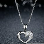 Romantische Silberkette mit herzförmigem Anhänger