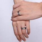 Damen-Ehering mit schwarzem Streifen, Edelstahl, Silber, Größe 8