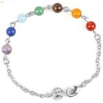  Dünnes Armband mit Halbedelsteinen, die die 7 Chakren ausgleichen
