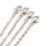  Dünnes Armband mit Halbedelsteinen, die die 7 Chakren ausgleichen