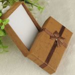 Schmuckkästchen mit Schleife, aus Papier, braun