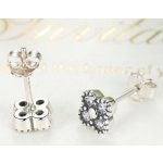 Silberne Blumenohrringe mit Strasssteinen, in silberner Farbe