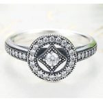 Silberring im Kreis mit quadratischem Motiv, Größe 8