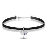 Kurzes Umhängeband mit schwarzem, silbernem Libellenanhänger