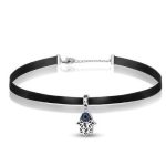 Kurze Halskette, schwarz, mit silbernem Hand-von-Fatima-Anhänger