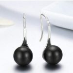 Silberohrringe mit Perlen, schwarz