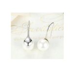 Silberohrringe mit Perlen, weiß