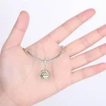  Silberner Lebensbaumanhänger mit Kristallen verziert