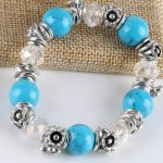  Armband im Vintage-Stil mit Blumen und türkisfarbenen Perlen