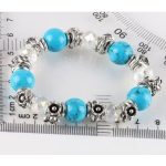  Armband im Vintage-Stil mit Blumen und türkisfarbenen Perlen