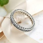 Silberring mit Zirkoniasteinen, Größe 8