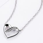 Silberne Halskette mit Strassherz