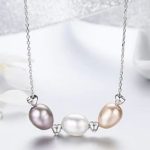 Silberne Halskette mit Perlen