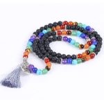  Mala mit Halbedelsteinen, Quastenverzierung, schwarzer Lavastein, hellviolett
