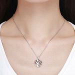 Silberne Halskette mit Lebensbaum-Anhänger, rot