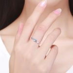 Silberring mit blauem Kristall, Größe 8