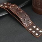 Széles karkötő, bőr, barna, fűzött bőrszalaggal